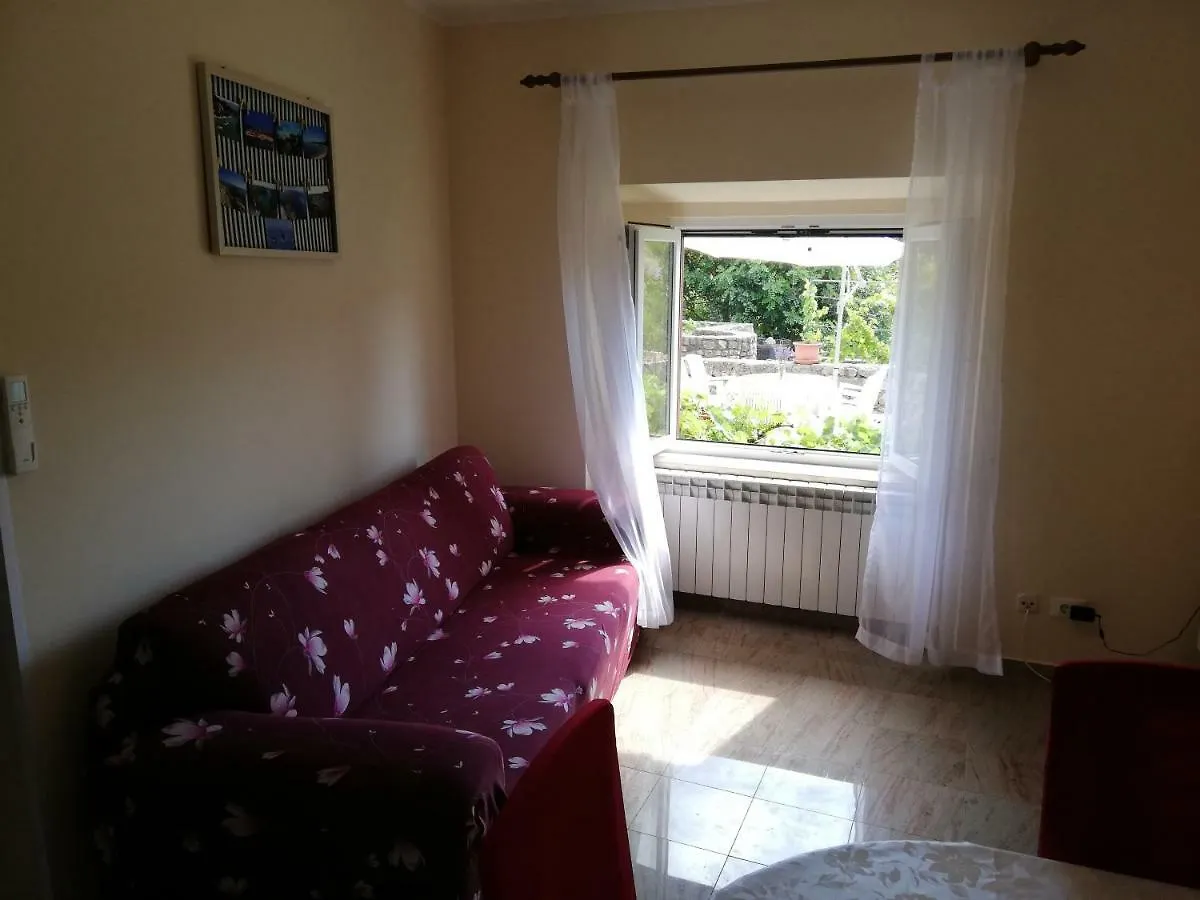 Apartment Luka مالي لوشينغْ